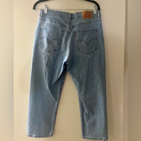 Levi's // Classic Capri Jean (8 - Light Wash) - Picture 5 of 6